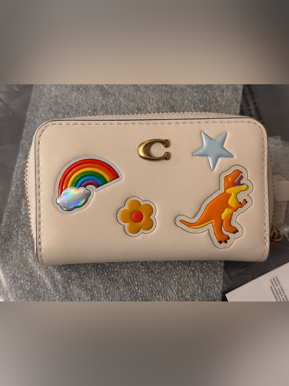 Coach Essential Zip Around Card Case/Wallet in Chalk with Sticker Print NWT